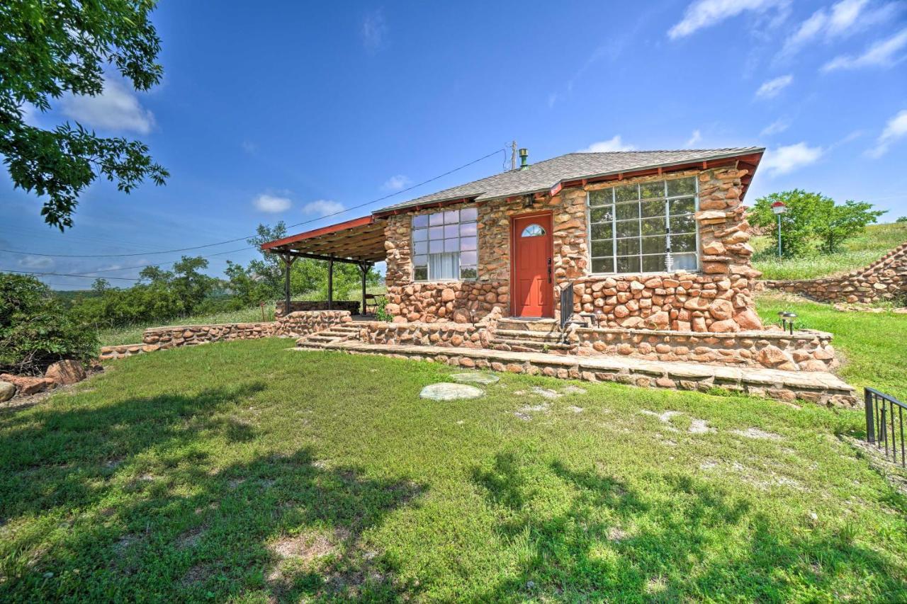Enchanting Hilltop Cottage In Medicine Park! Esterno foto