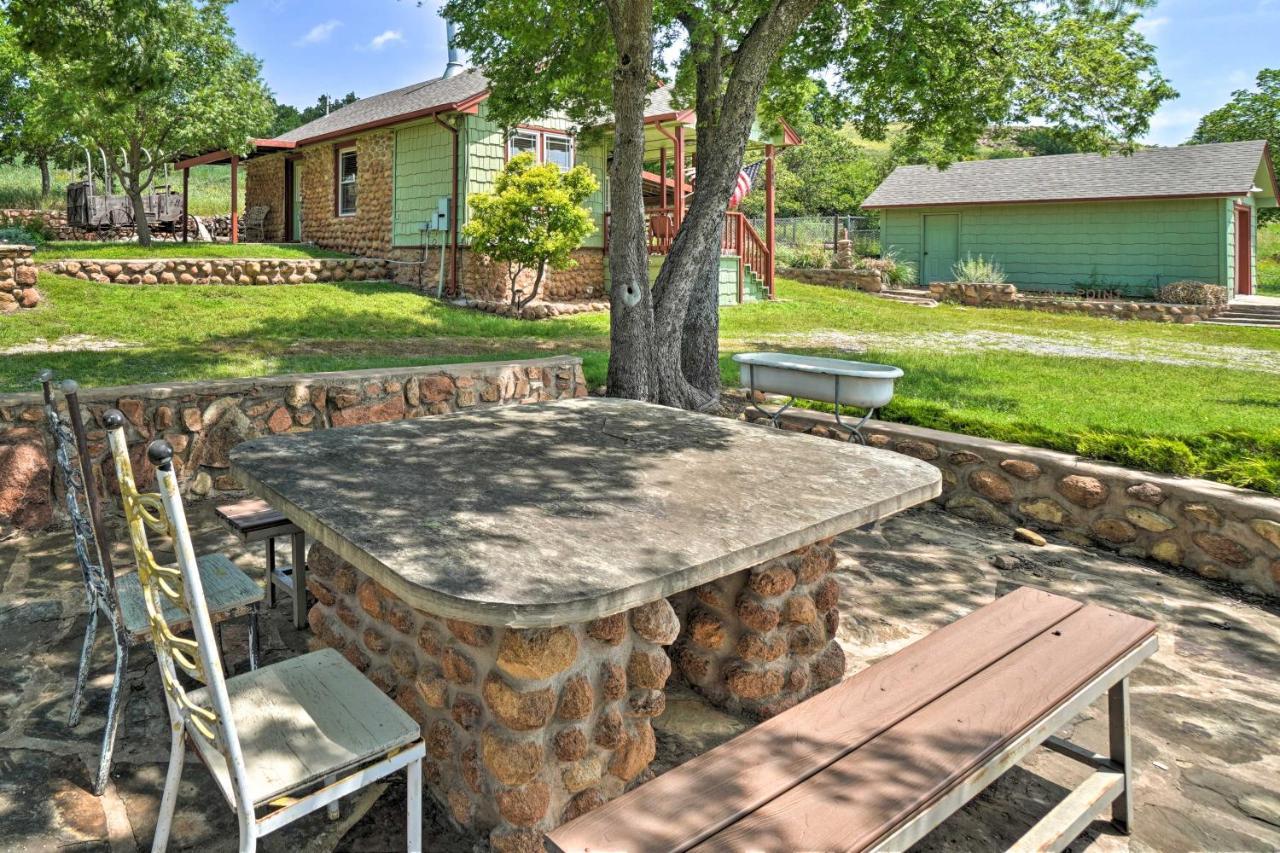 Enchanting Hilltop Cottage In Medicine Park! Esterno foto