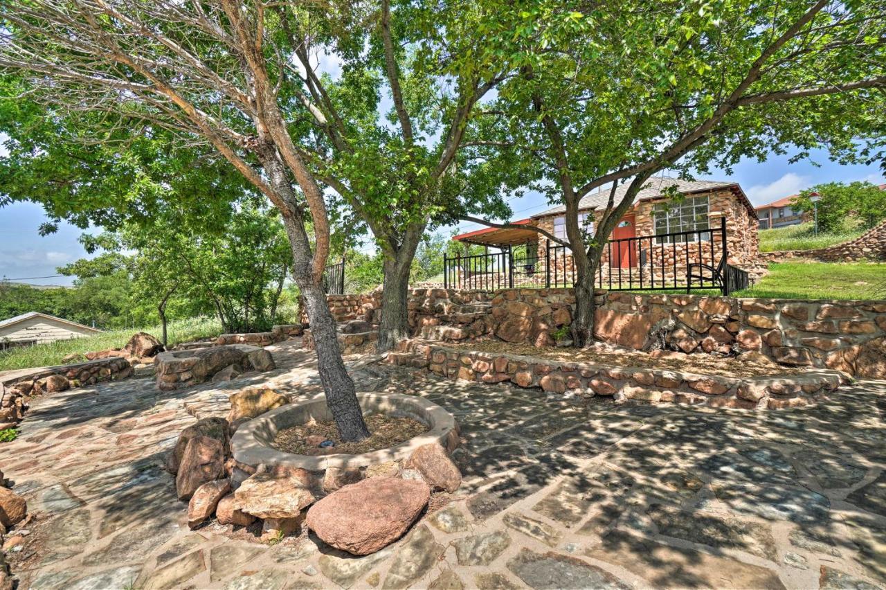 Enchanting Hilltop Cottage In Medicine Park! Esterno foto